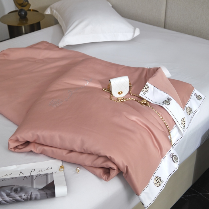 91家纺网 家纺一手货源 找家纺 凡客家居2022新款水洗天丝薄荷纤维山茶花赫本夏被赫本-豆沙