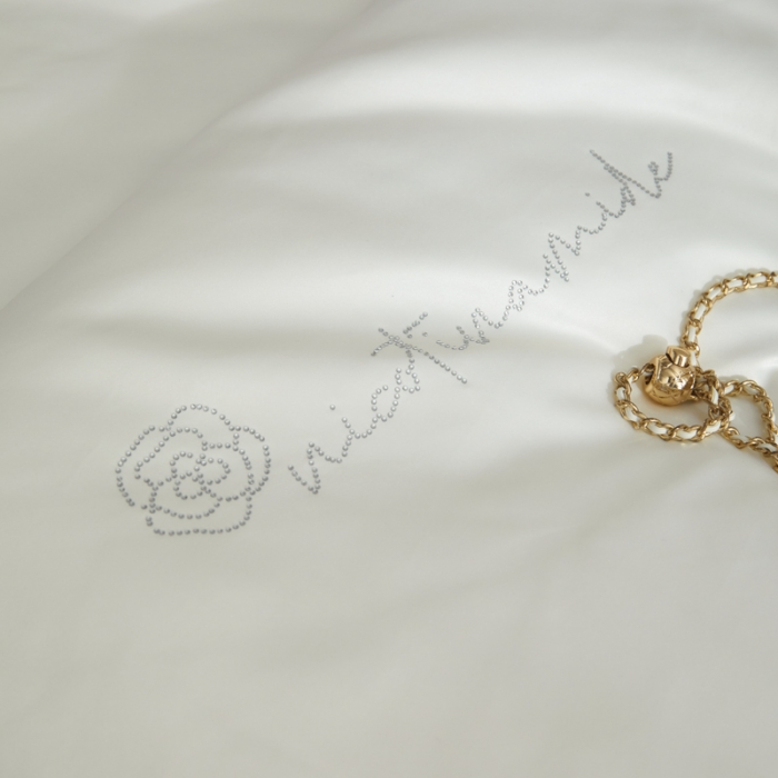 91家纺网 家纺一手货源 找家纺 凡客家居2022新款水洗天丝薄荷纤维山茶花赫本夏被赫本-米白