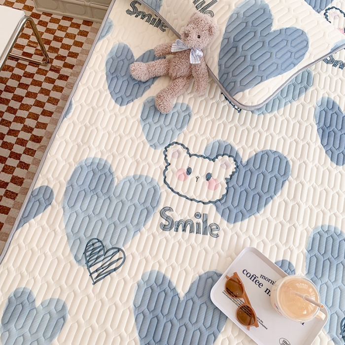 91家纺网 家纺一手货源 找家纺 澳萝拉 2022新款凉感丝乳胶凉席-蓝心小熊