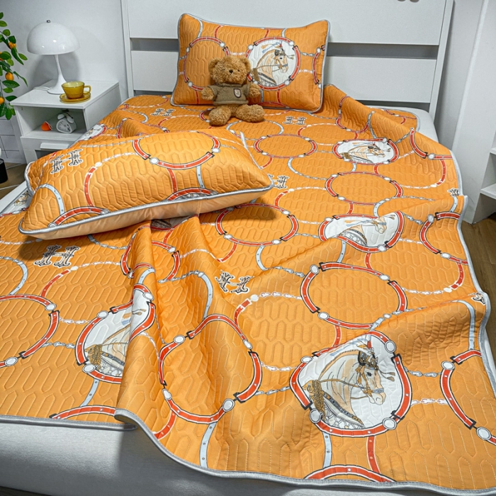 91家纺网 家纺一手货源 找家纺 金爱家 2023新款简约轻奢风乳胶凉席夏被四件套 马到成功黄