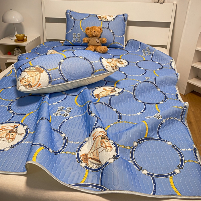 91家纺网 家纺一手货源 找家纺 金爱家 2023新款简约轻奢风乳胶凉席夏被四件套 马到成功蓝