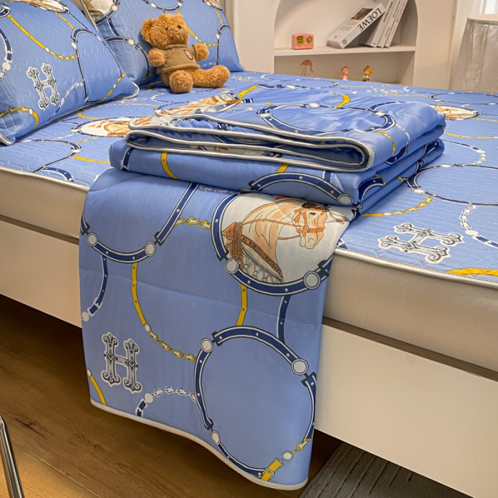 91家纺网 家纺一手货源 找家纺 金爱家 2023新款简约轻奢风乳胶凉席夏被四件套 马到成功蓝