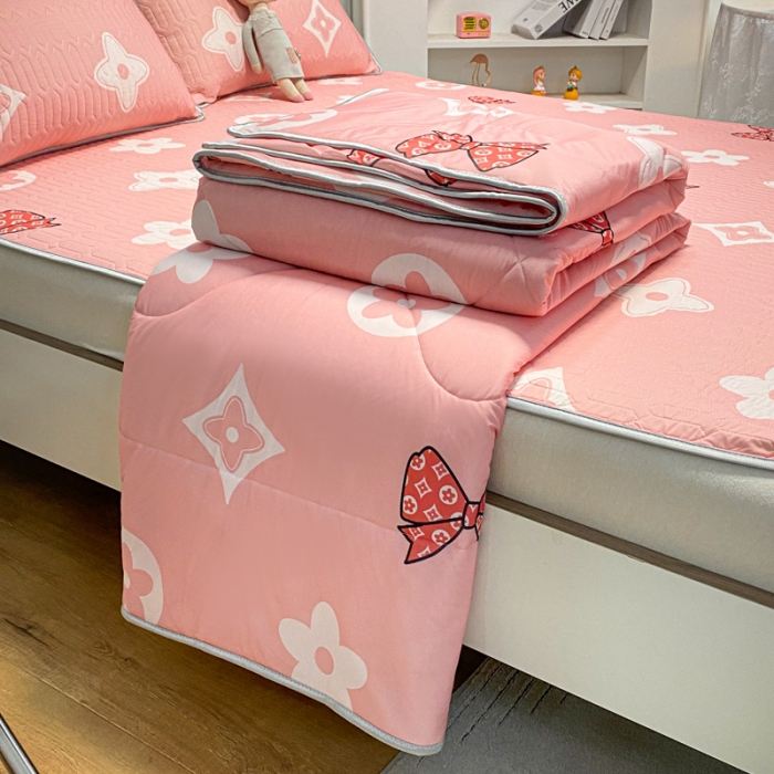 91家纺网 家纺一手货源 找家纺 金爱家 2023新款简约轻奢风乳胶凉席夏被四件套 时尚粉