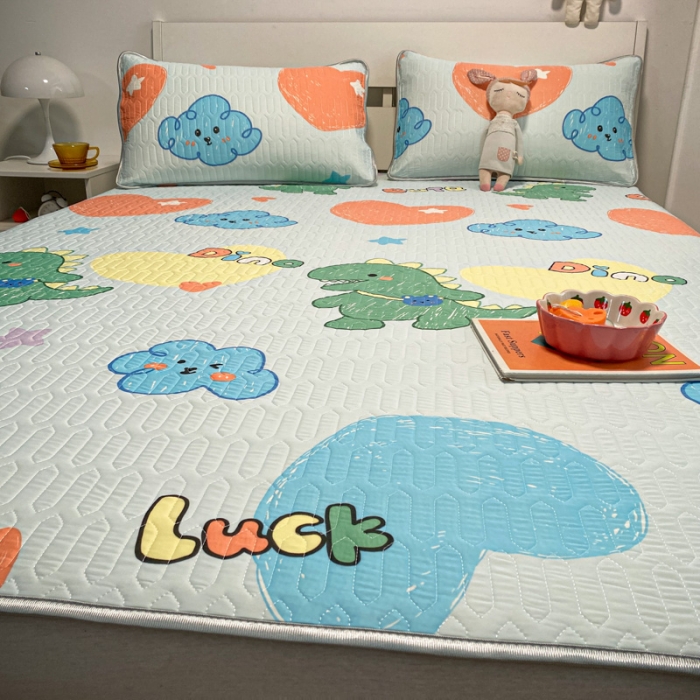 91家纺网 家纺一手货源 找家纺 金爱家 2023新款简约轻奢风乳胶凉席夏被四件套 小恐龙