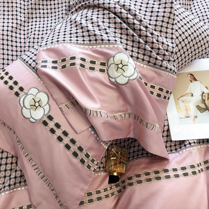 91家纺网 家纺一手货源 找家纺 品家居 2025新款A版提花双层纱全棉四件套 可可恋人-粉