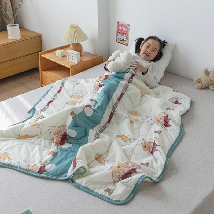 91家纺网 家纺一手货源 找家纺 吉咪兔2022儿童卡通凉感丝夏被空调被午睡小薄被子 芭比兔