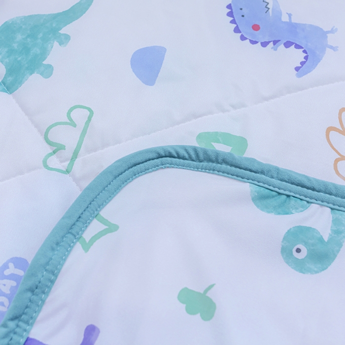 91家纺网 家纺一手货源 找家纺 新款儿童卡通凉感丝夏被婴儿空调被幼儿园夏凉被夏季薄款被 恐龙乐园-白