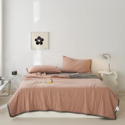 91家纺网 家纺一手货源 找家纺 风向标  2022新款全棉针织棉奶油色双拼夏被 黛莎双拼