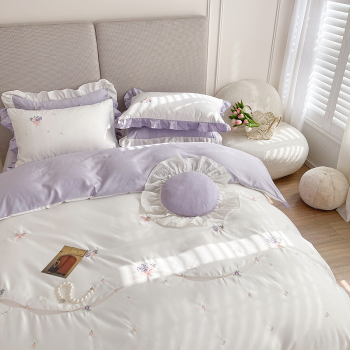91家纺网 家纺一手货源 找家纺 优悦 2022新款花边款冰丝刺绣四件套 花悦白＋紫