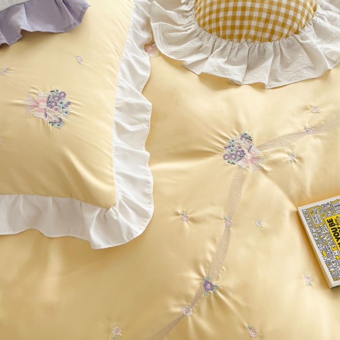 91家纺网 家纺一手货源 找家纺 优悦 2022新款花边款冰丝刺绣四件套 花悦-淡黄