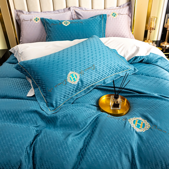 91家纺网 家纺一手货源 找家纺 凡客 2022新款全棉提花轻奢风刺绣款四件套 雾蓝