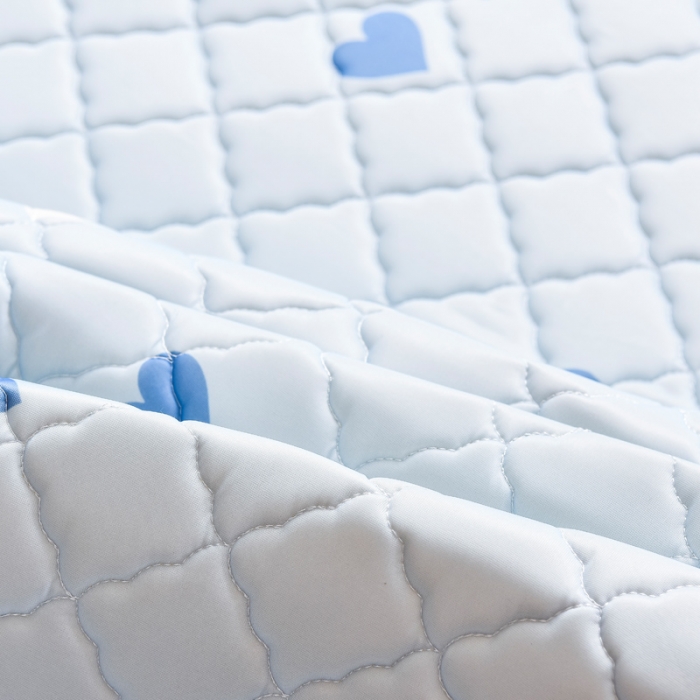 91家纺网 家纺一手货源 找家纺 锦罗绣 2024新款水洗乳胶凉席床单凉席夏被四件套 爱心蓝