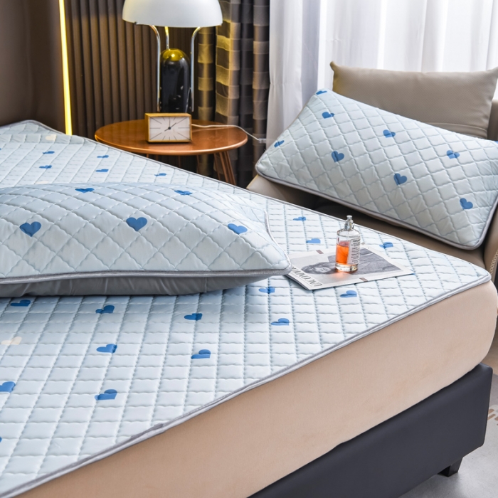 91家纺网 家纺一手货源 找家纺 锦罗绣 2024新款水洗乳胶凉席床单凉席夏被四件套 爱心蓝