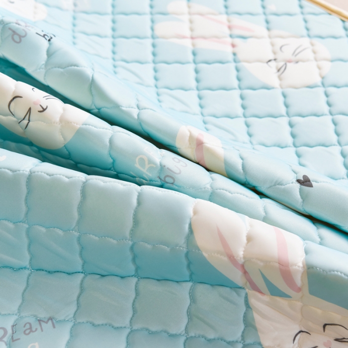 91家纺网 家纺一手货源 找家纺 锦罗绣 2024新款水洗乳胶凉席床单凉席夏被四件套 乖乖兔