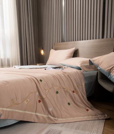 91家纺网 家纺一手货源 找家纺 潮邦 2025新款水洗真丝刺绣花织带宽边夏被四件套-星钥 浅黄棕