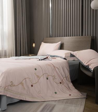 91家纺网 家纺一手货源 找家纺 （总）潮邦 2025新款水洗真丝刺绣花织带宽边夏被四件套-星钥