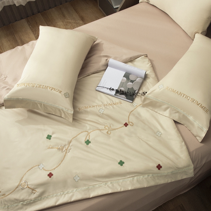 91家纺网 家纺一手货源 找家纺 （总）潮邦 2025新款水洗真丝刺绣花织带宽边夏被四件套-星钥