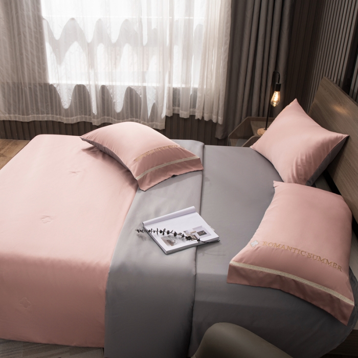 91家纺网 家纺一手货源 找家纺 潮邦 2025新款水洗真丝刺绣花织带宽边夏被四件套-星钥 豆沙红