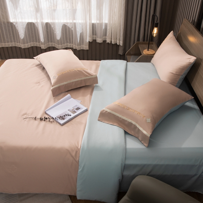 91家纺网 家纺一手货源 找家纺 潮邦 2025新款水洗真丝刺绣花织带宽边夏被四件套-星钥 浅黄棕