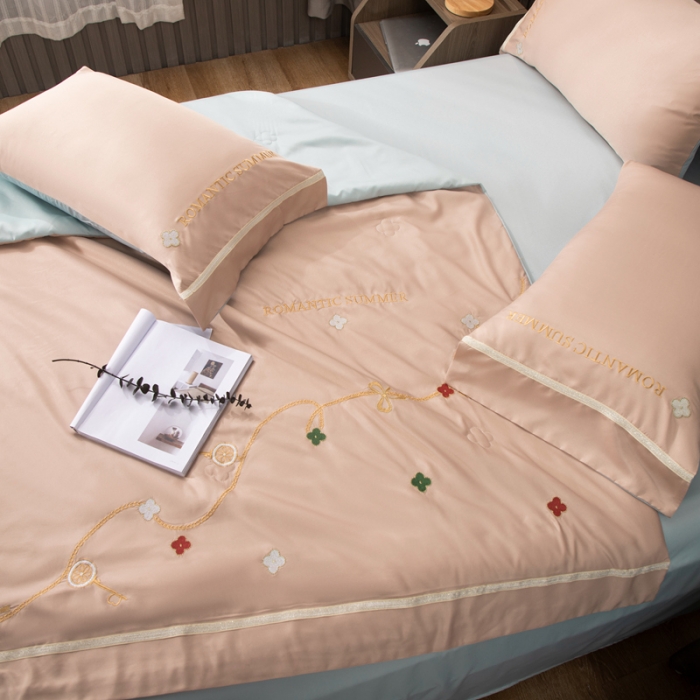 91家纺网 家纺一手货源 找家纺 潮邦 2025新款水洗真丝刺绣花织带宽边夏被四件套-星钥 浅黄棕