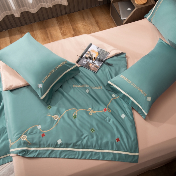 91家纺网 家纺一手货源 找家纺 潮邦 2025新款水洗真丝刺绣花织带宽边夏被四件套-星钥 浅石蓝