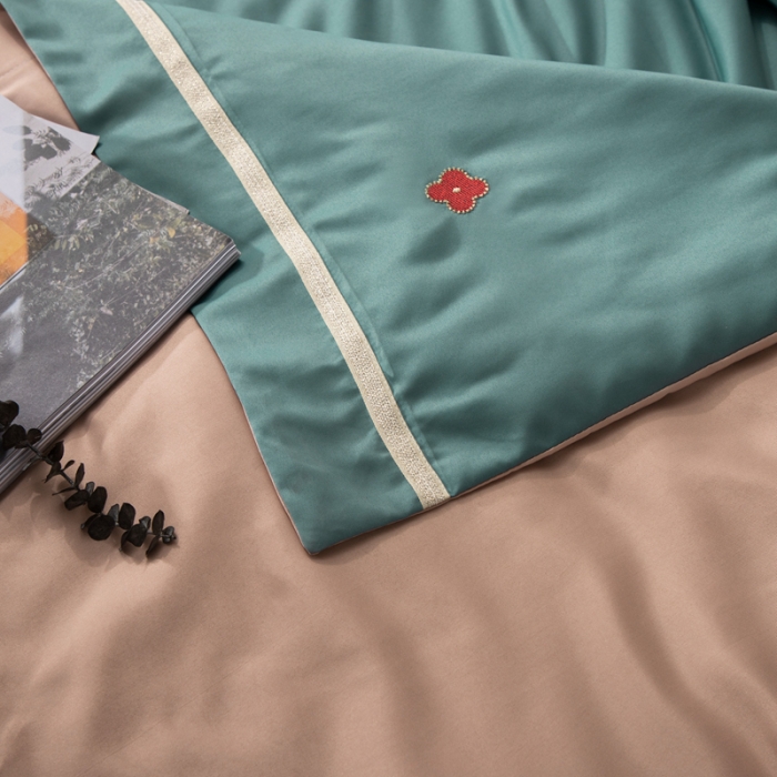 91家纺网 家纺一手货源 找家纺 潮邦 2025新款水洗真丝刺绣花织带宽边夏被四件套-星钥 浅石蓝