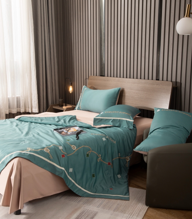 91家纺网 家纺一手货源 找家纺 潮邦 2025新款水洗真丝刺绣花织带宽边夏被四件套-星钥 浅石蓝