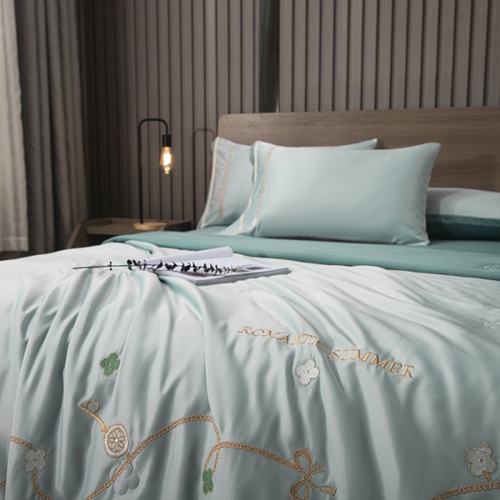 91家纺网 家纺一手货源 找家纺 潮邦 2025新款水洗真丝刺绣花织带宽边夏被四件套-星钥 水晶绿