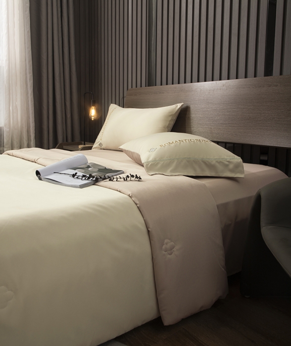 91家纺网 家纺一手货源 找家纺 潮邦 2025新款水洗真丝刺绣花织带宽边夏被四件套-星钥 象牙白