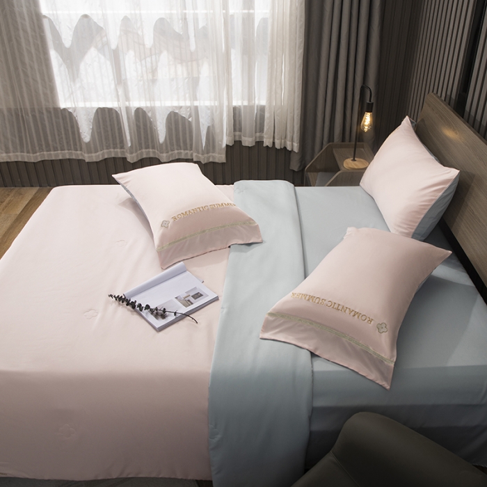 91家纺网 家纺一手货源 找家纺 潮邦 2025新款水洗真丝刺绣花织带宽边夏被四件套-星钥 樱花粉