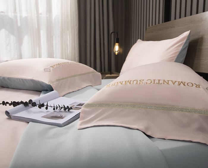 91家纺网 家纺一手货源 找家纺 潮邦 2025新款水洗真丝刺绣花织带宽边夏被四件套-星钥 樱花粉