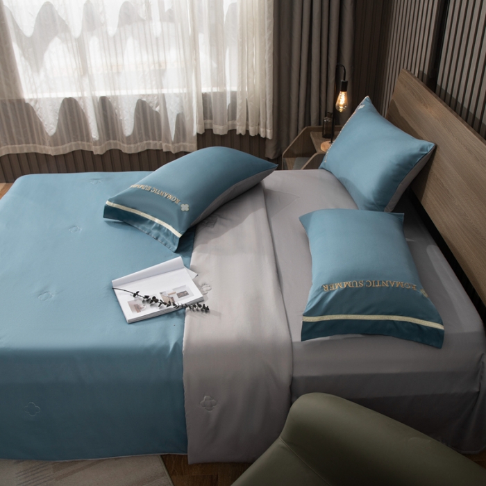 91家纺网 家纺一手货源 找家纺 潮邦 2025新款水洗真丝刺绣花织带宽边夏被四件套-星钥 月光蓝