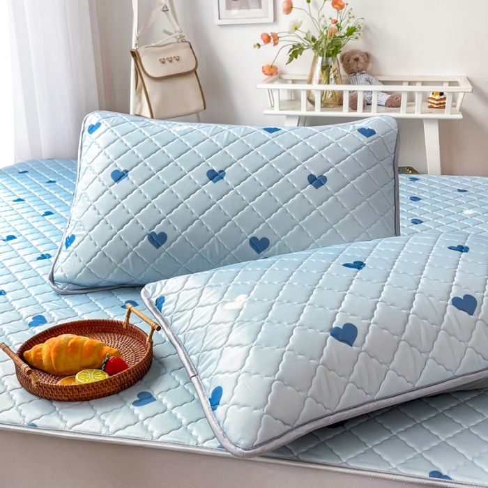 91家纺网 家纺一手货源 找家纺 锦罗绣 2024新款水洗乳胶凉席床笠凉席夏被四件套 爱心蓝