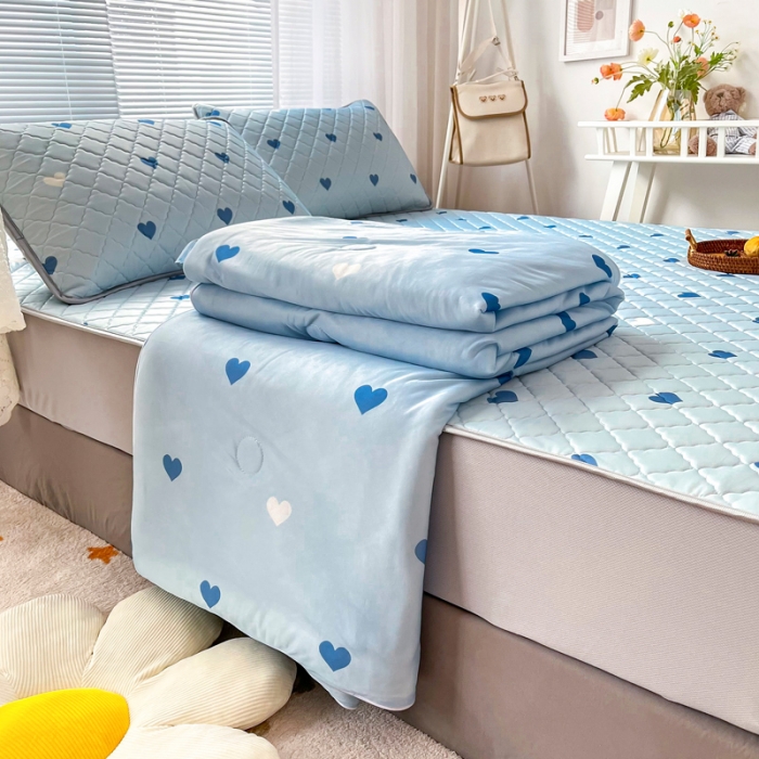 91家纺网 家纺一手货源 找家纺 锦罗绣 2024新款水洗乳胶凉席床笠凉席夏被四件套 爱心蓝