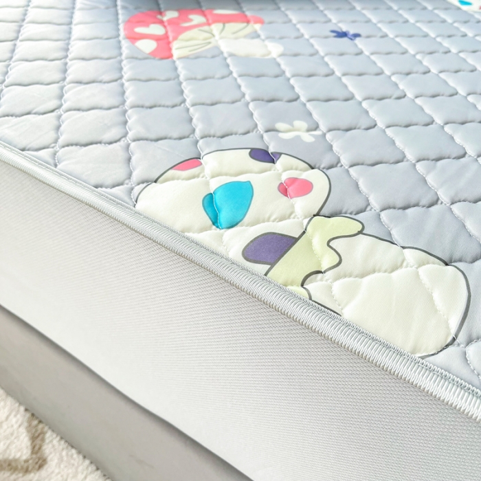 91家纺网 家纺一手货源 找家纺 锦罗绣 2024新款水洗乳胶凉席床笠凉席夏被四件套 彩色蘑菇