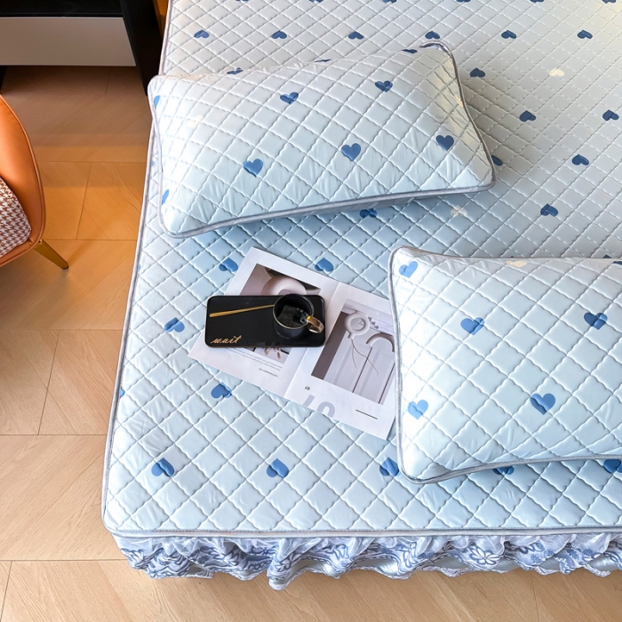 91家纺网 家纺一手货源 找家纺 锦罗绣 2024新款水洗乳胶凉席床裙凉席夏被四件套 爱心蓝