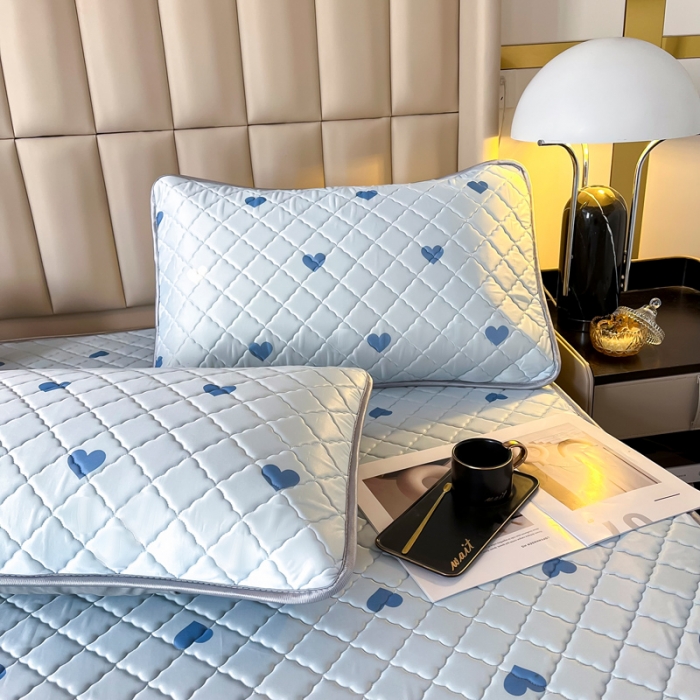 91家纺网 家纺一手货源 找家纺 锦罗绣 2024新款水洗乳胶凉席床裙凉席夏被四件套 爱心蓝