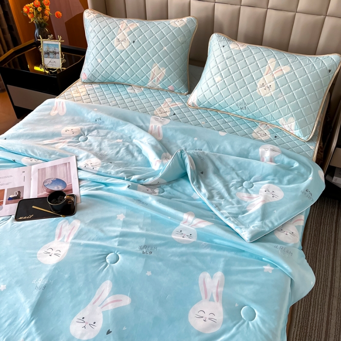 91家纺网 家纺一手货源 找家纺 锦罗绣 2024新款水洗乳胶凉席床裙凉席夏被四件套 乖乖兔