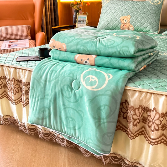 91家纺网 家纺一手货源 找家纺 锦罗绣 2024新款水洗乳胶凉席床裙凉席夏被四件套 萌萌熊