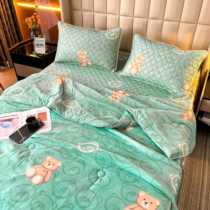 91家纺网 家纺一手货源 找家纺 锦罗绣 2024新款水洗乳胶凉席床裙凉席夏被四件套 萌萌熊