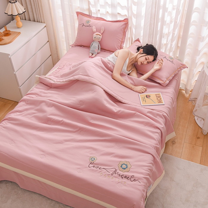 91家纺网 家纺一手货源 找家纺 （总）【苏东来】2025刺绣山茶花香单夏被四件套天丝莫代尔泡泡纱磨毛小竺棉夏凉被子空调被子	