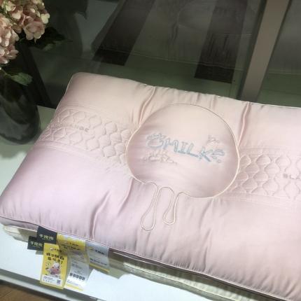 91家纺网 家纺一手货源 找家纺 (总) 剑桥枕业 2022新款牛抱抱护头枕