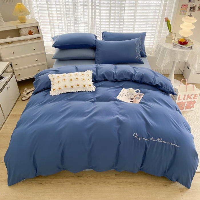 91家纺网 家纺一手货源 找家纺 曼谷纯色简约刺绣柔软磨毛水洗棉套件飘系列字母宝蓝海盐