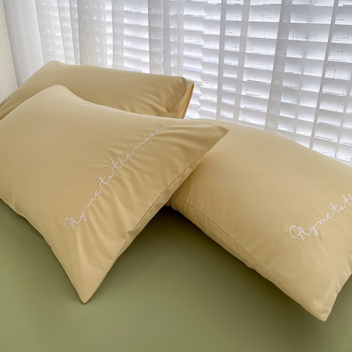 91家纺网 家纺一手货源 找家纺 曼谷纯色简约刺绣柔软磨毛水洗棉套件飘系列字母布丁豆绿