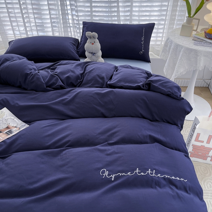 91家纺网 家纺一手货源 找家纺 曼谷纯色简约刺绣柔软磨毛水洗棉套件飘系列字母藏青海盐