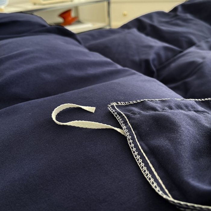 91家纺网 家纺一手货源 找家纺 曼谷纯色简约刺绣柔软磨毛水洗棉套件飘系列字母藏青海盐