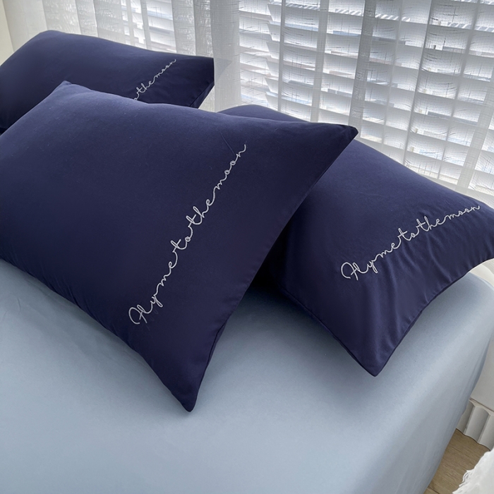 91家纺网 家纺一手货源 找家纺 曼谷纯色简约刺绣柔软磨毛水洗棉套件飘系列字母藏青海盐