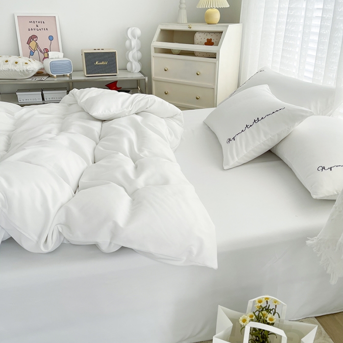 91家纺网 家纺一手货源 找家纺 曼谷纯色简约刺绣柔软磨毛水洗棉套件飘系列 字母纯白