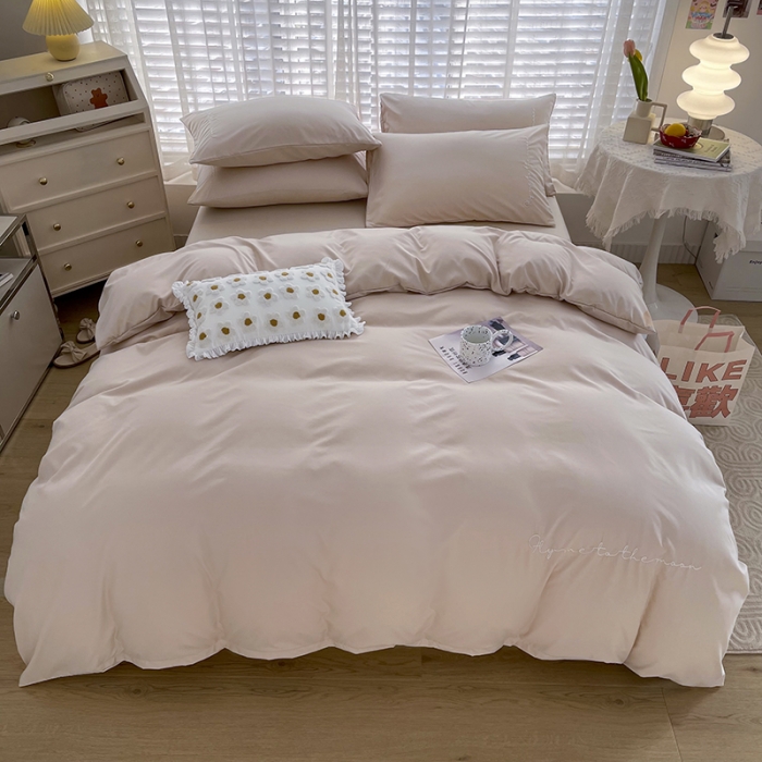 91家纺网 家纺一手货源 找家纺 曼谷纯色简约刺绣柔软磨毛水洗棉套件飘系列 字母纯奶茶