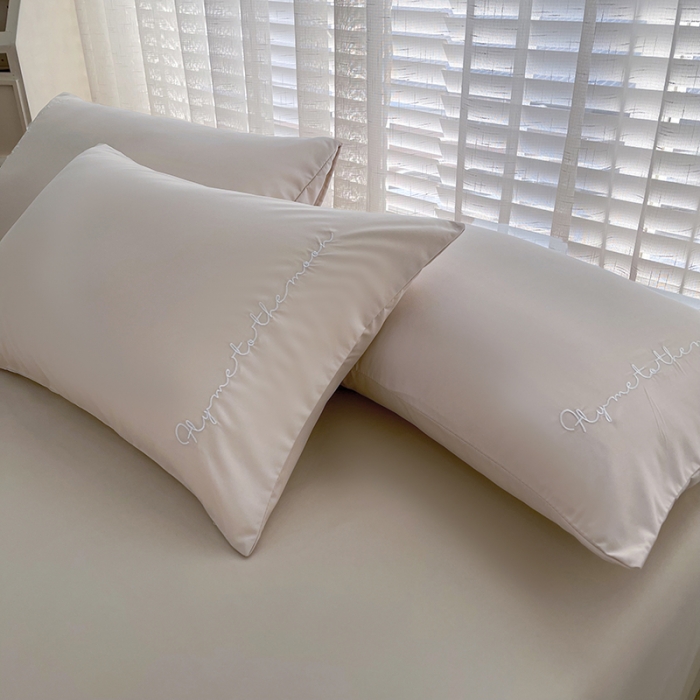 91家纺网 家纺一手货源 找家纺 曼谷纯色简约刺绣柔软磨毛水洗棉套件飘系列 字母纯奶茶